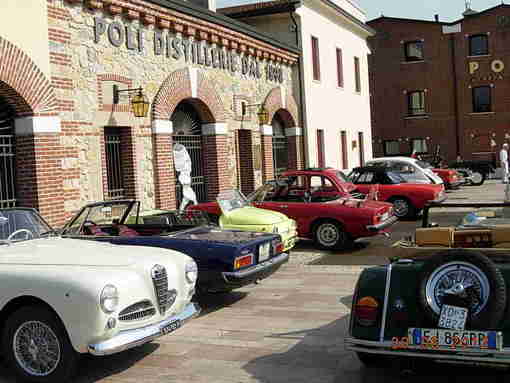 Vintage cars and great Grappa, what a perfect pairing !