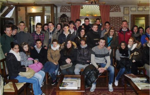 Jacopo meets the students from Recoaro in the entry hall.