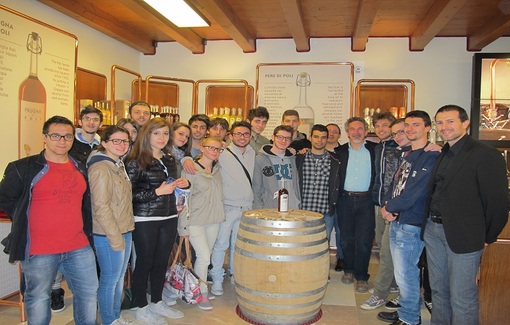 Jacopo Poli saluta gli studenti di quinta A dell' Ipssar  Maffioli  di Possagno (Tv)