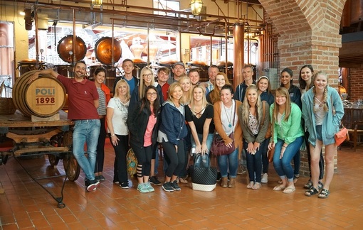 Florida university students visiting the Poli distillery in Schiavon.