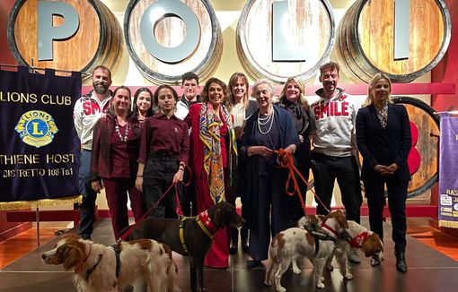 Im Reifekeller der Destillerie Poli fand die Wohltätigkeitsveranstaltung Lions 2023 statt