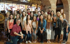 Studenten der University of Florida besuchen die Destillerie
